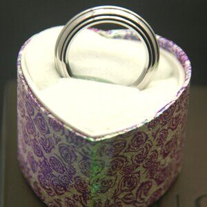 Vintage New Gucci Metal Bezel Silver 1100 11/12.2